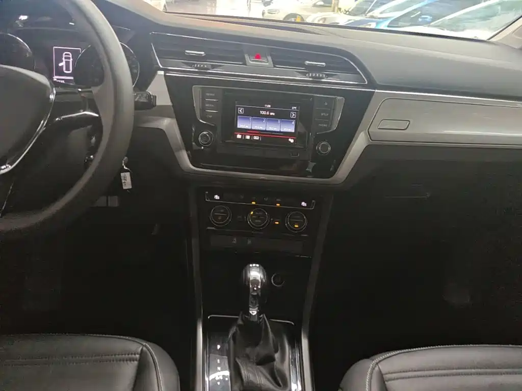Volkswagen Touran 2016 — фото 13