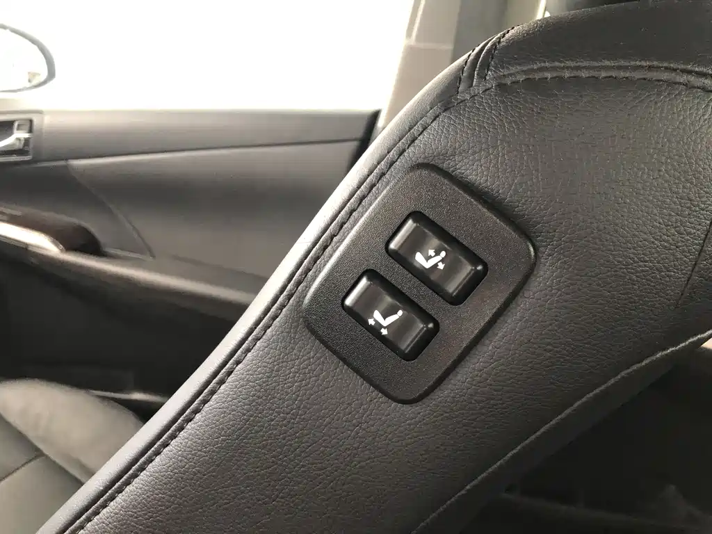 Toyota Camry 2015 — фото 21