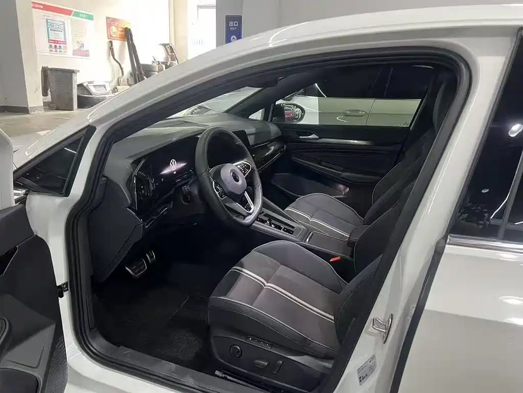 Volkswagen Golf 2024