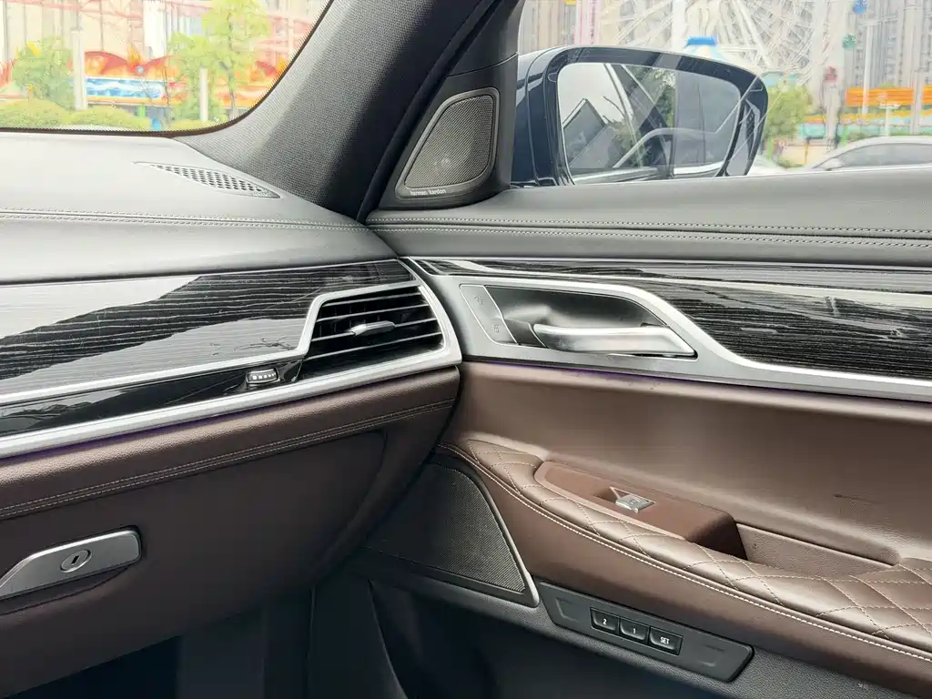 BMW 7 Series 2021 — фото 16