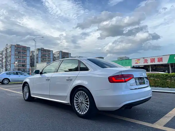 Audi A4L 2015