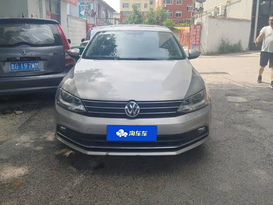 Volkswagen Sagitar 2015