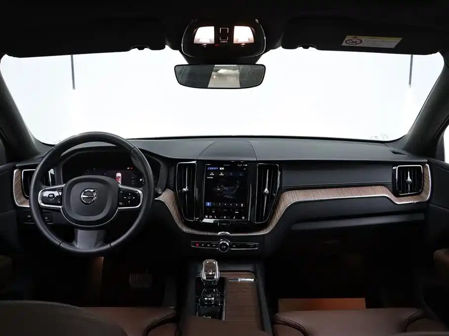 Volvo XC60 2021 — фото 15