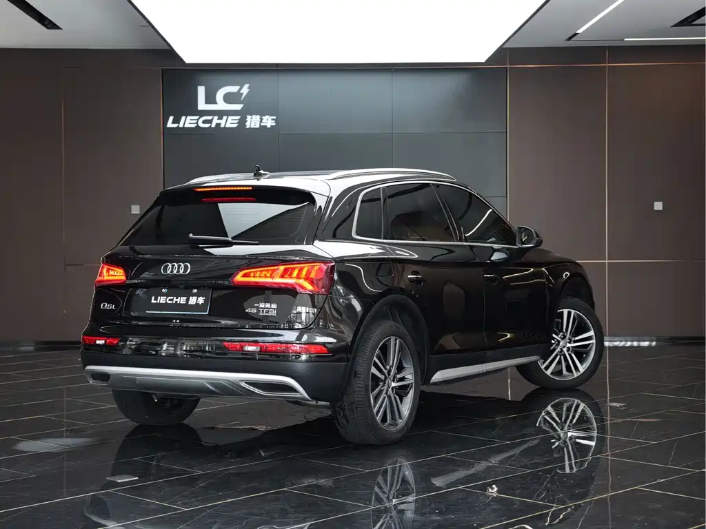 Audi Q5L 2020 — фото 15