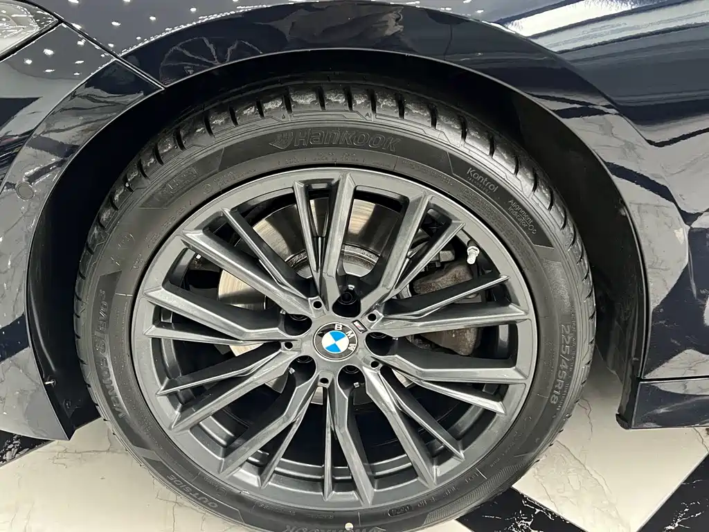 BMW 3 Series 2024 — фото 16