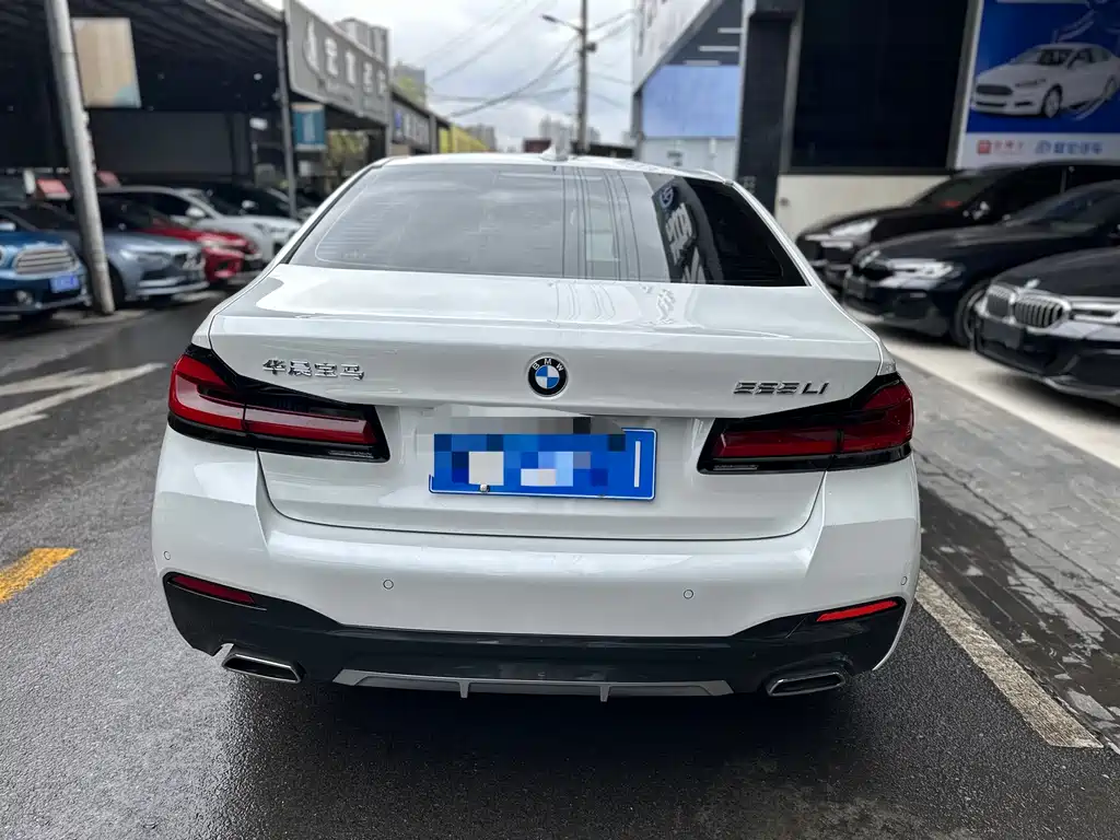 BMW 5 Series 2023 — фото 13