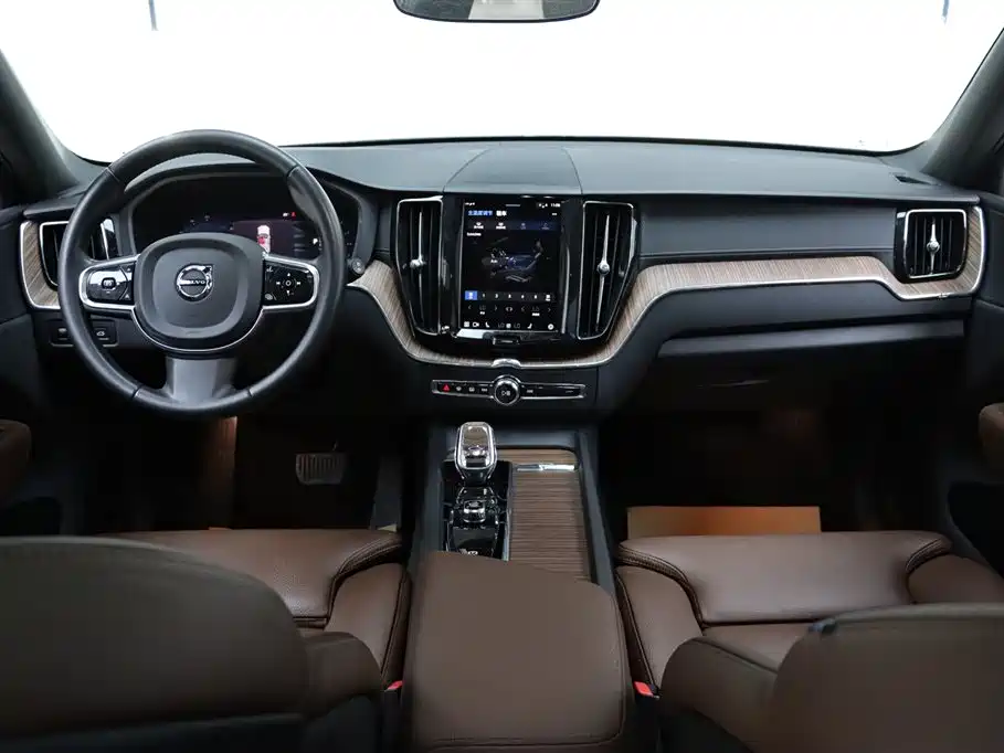 Volvo XC60 2021 — фото 17