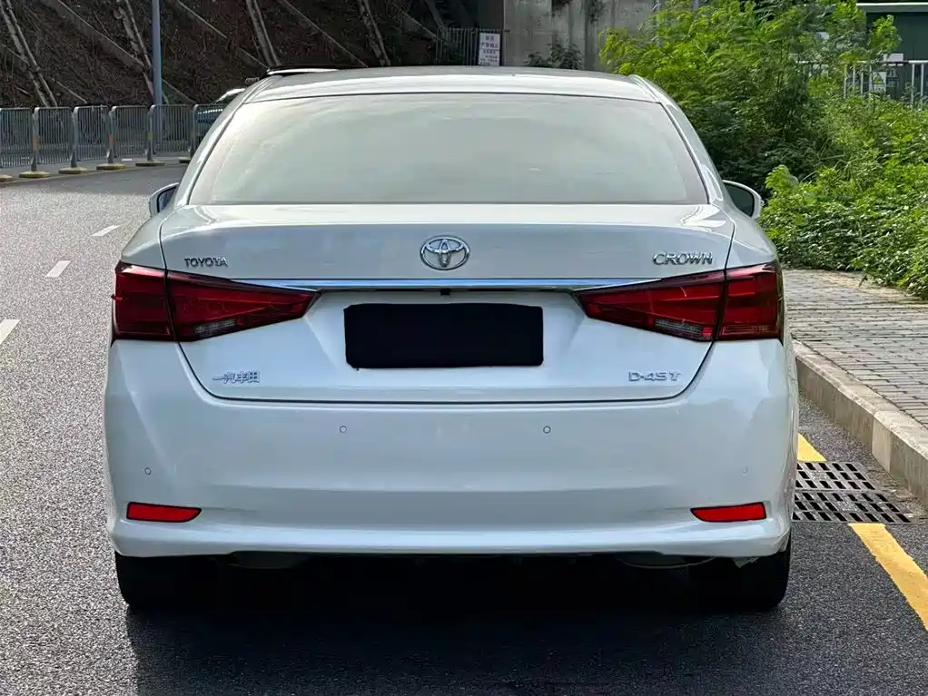 Toyota Crown 2017 — фото 17