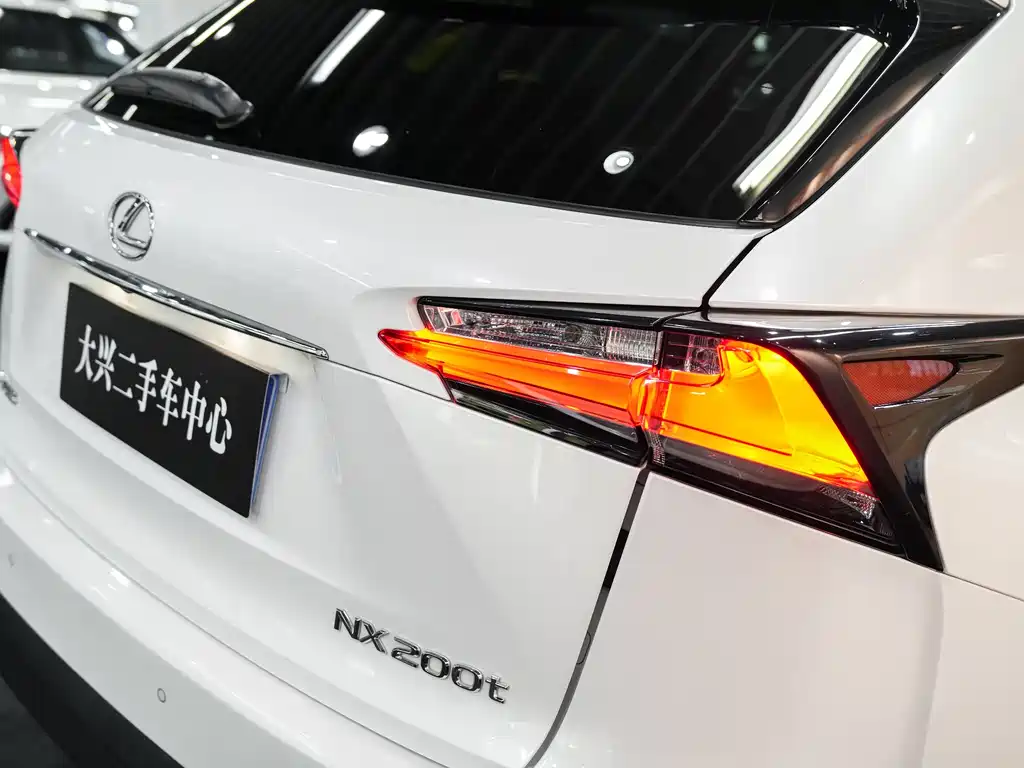 Lexus NX 2016 — фото 9