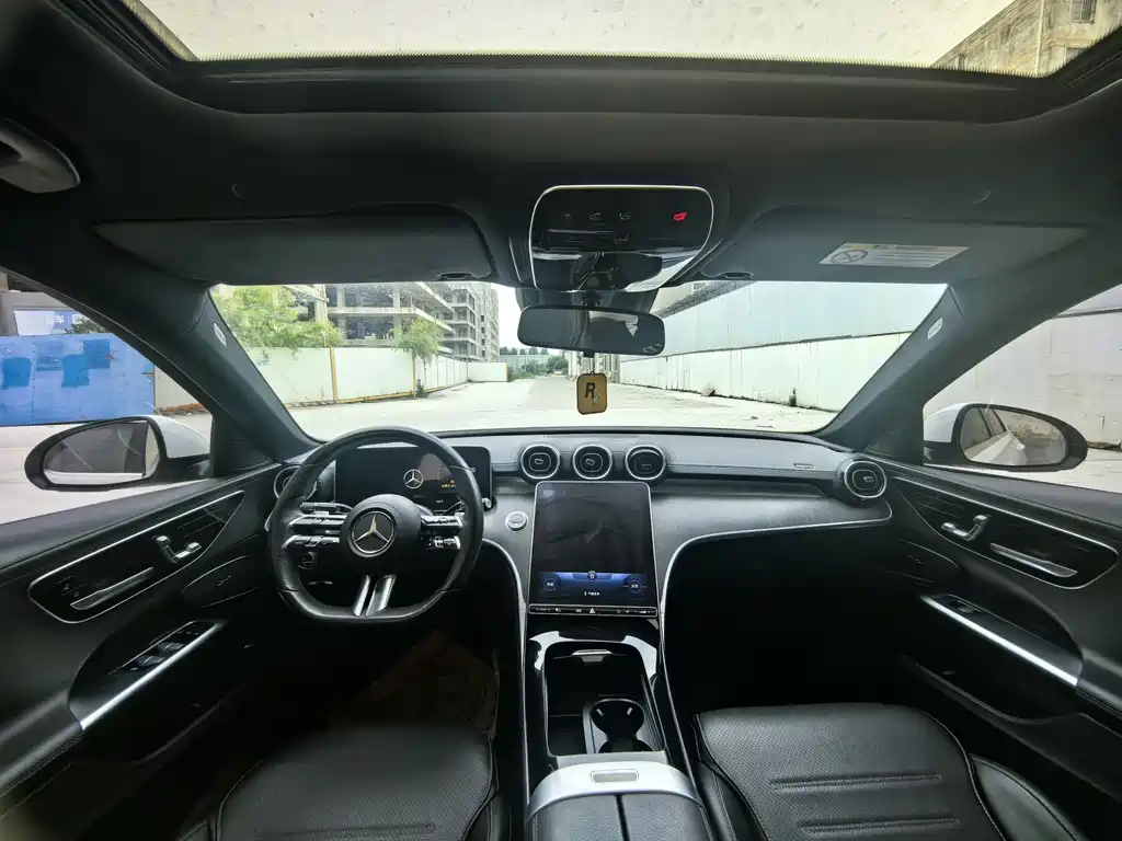 Mercedes-Benz C-Class 2023 — фото 9