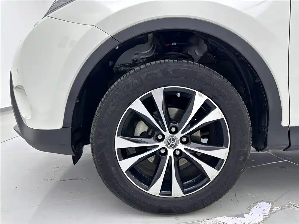 Toyota RAV4 2015 — фото 28