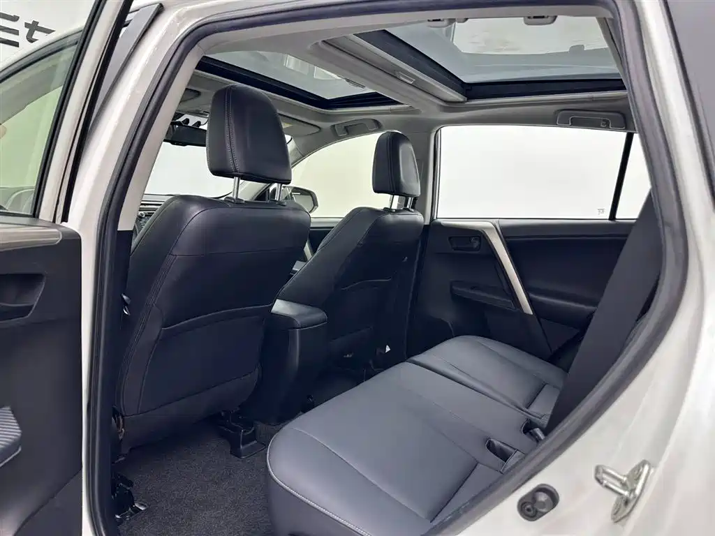 Toyota RAV4 2015 — фото 21