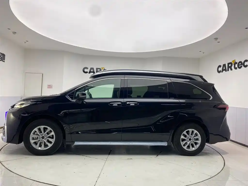 Toyota Granvia — фото 9