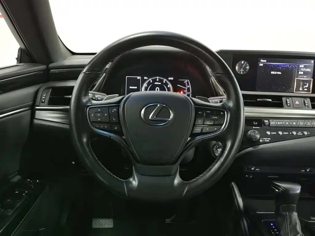 Lexus ES 2019 — фото 11