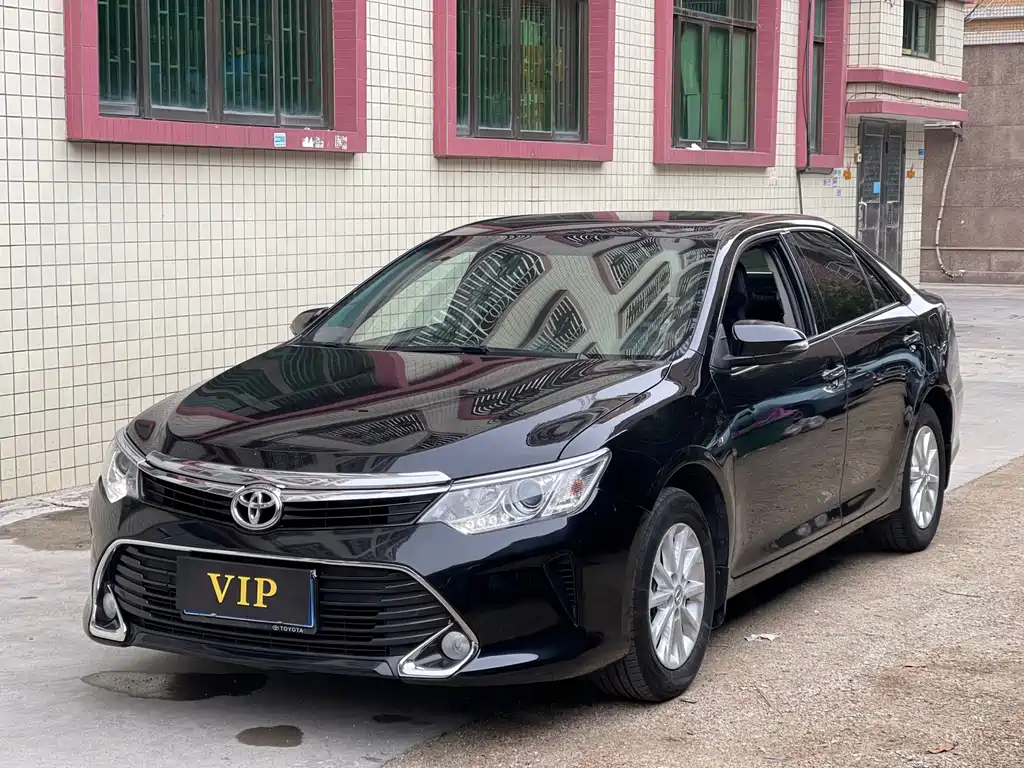 Toyota Camry 2017 — фото 1