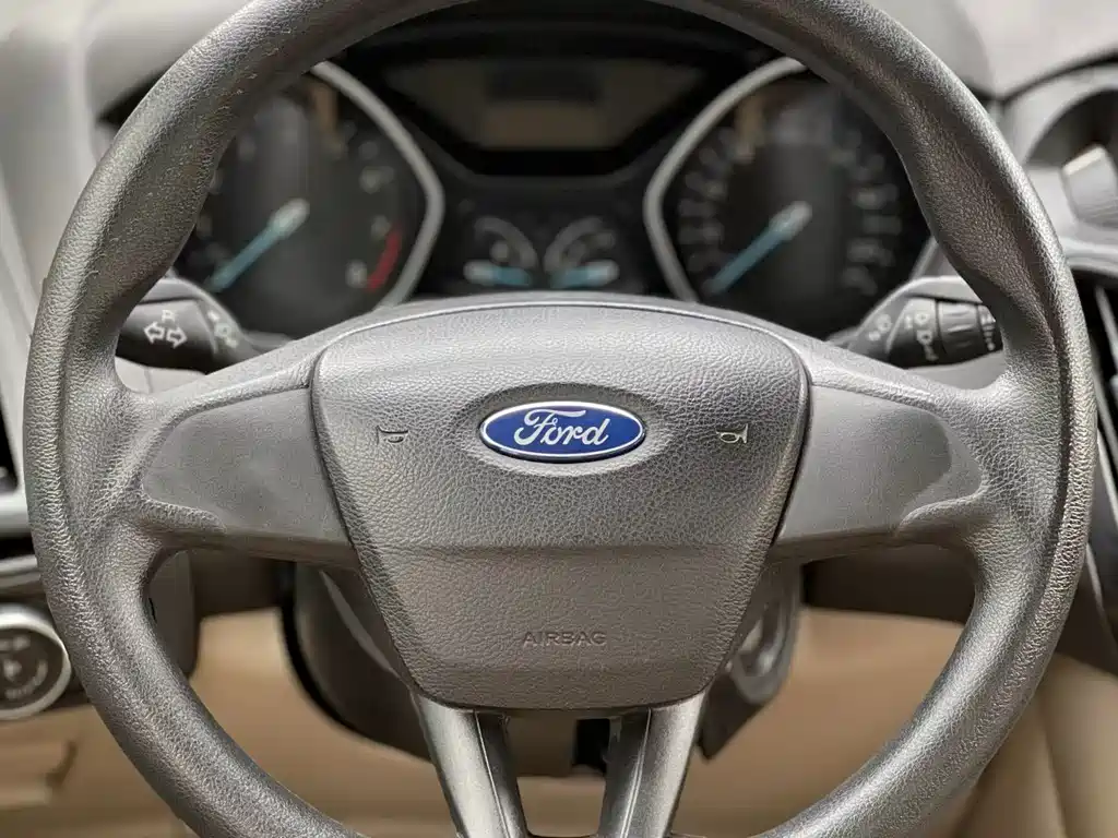 Ford Focus 2015 — фото 2