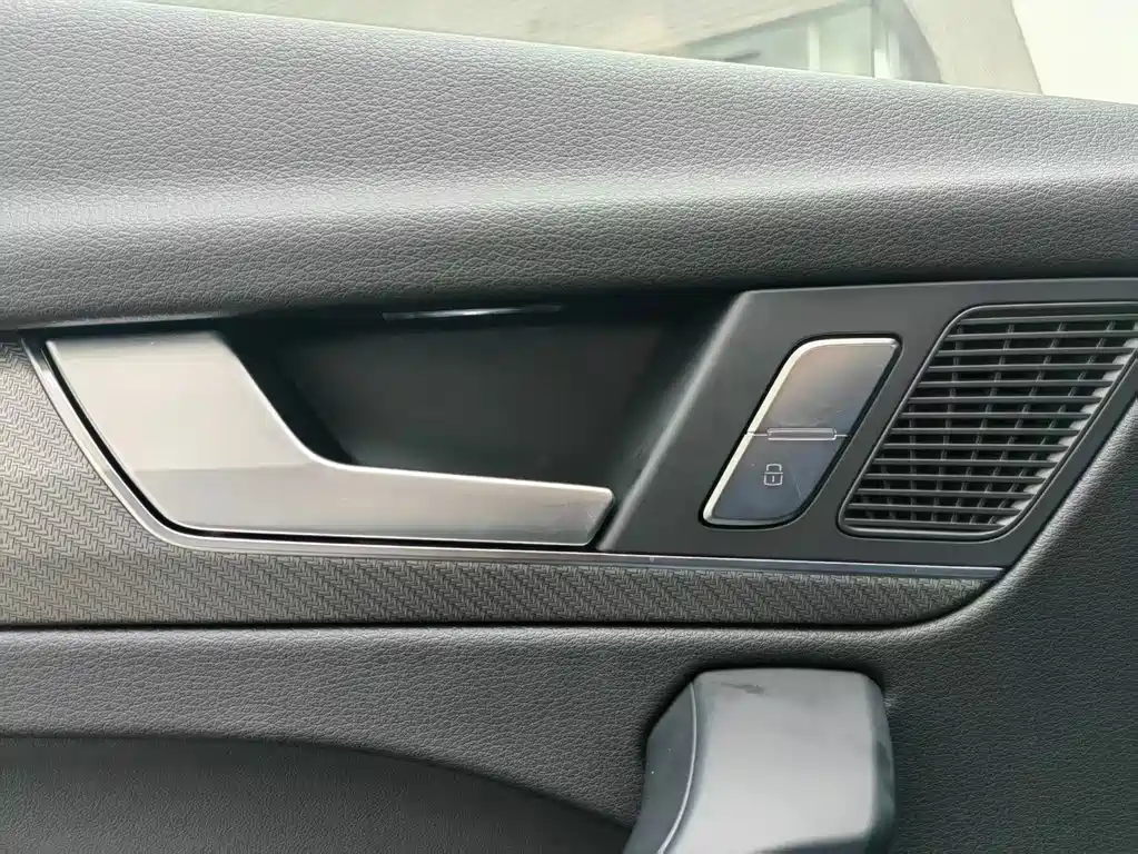 Audi Q5L 2024 — фото 16