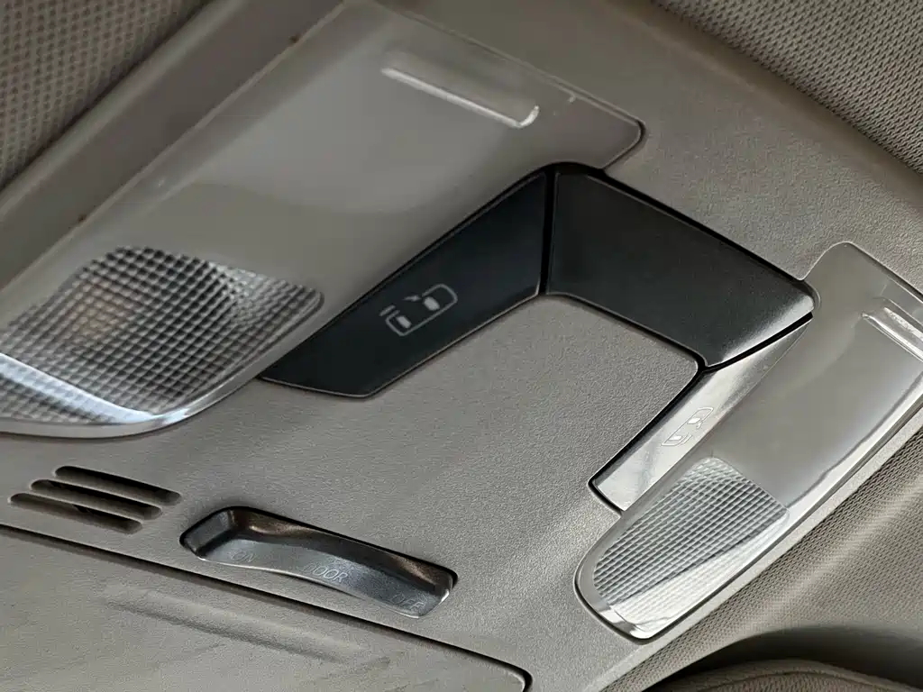 Toyota Sienna 2017 — фото 11