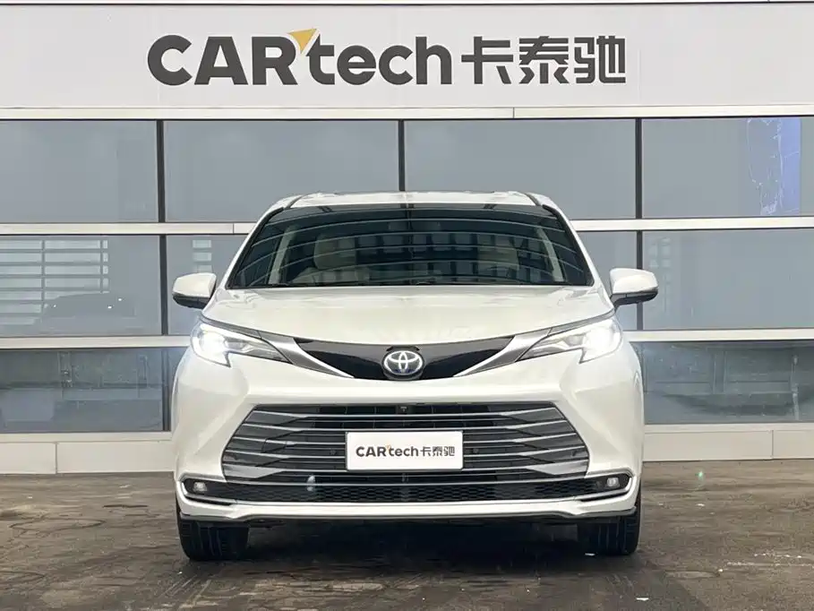 Toyota Sienna 2022 — фото 2