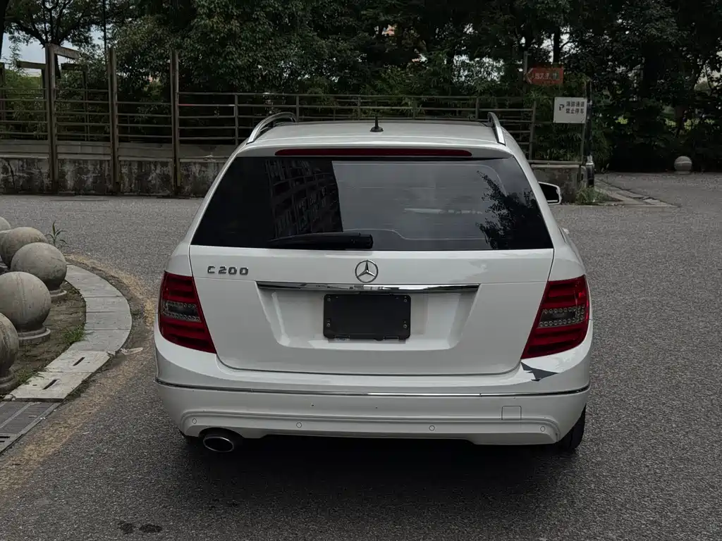 Mercedes-Benz C-Class 2011