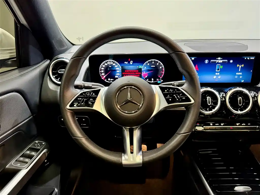 Mercedes-Benz GLB 2025 — фото 15