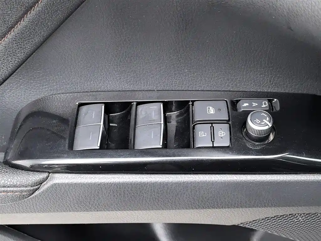 Toyota Camry 2023 — фото 9