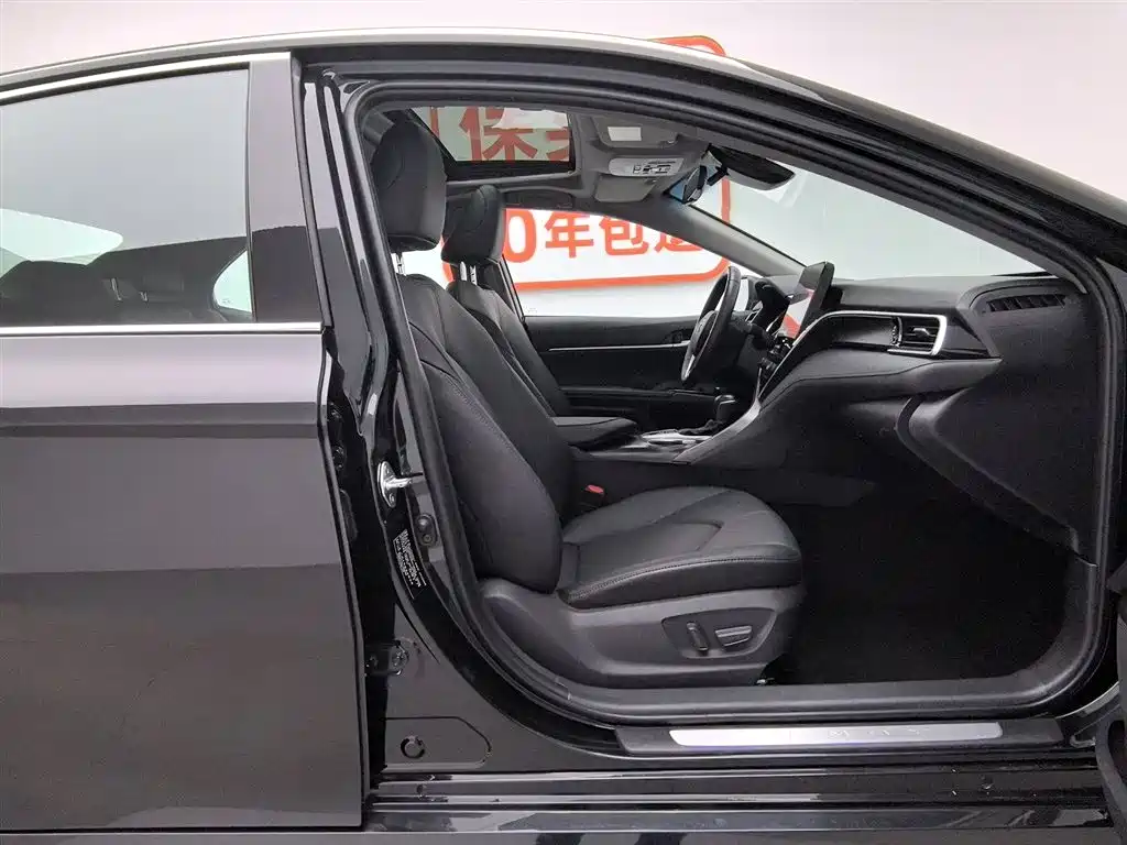 Toyota Camry 2023 — фото 23