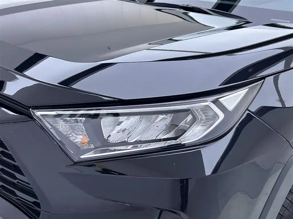 Toyota RAV4 2022 — фото 9