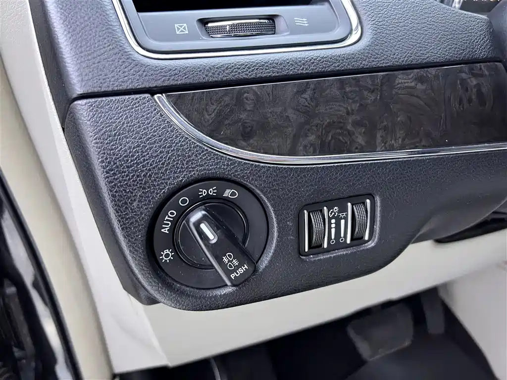 Chrysler Grand Voyager 2015 — фото 21