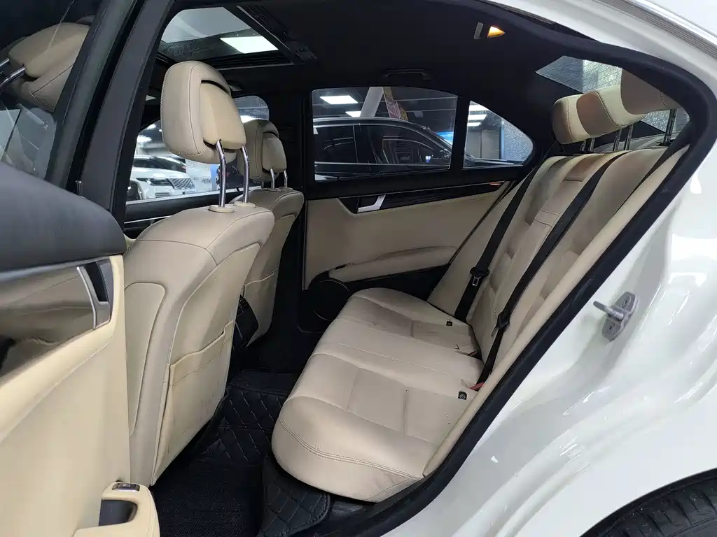 Mercedes-Benz C-Class 2012 — фото 13