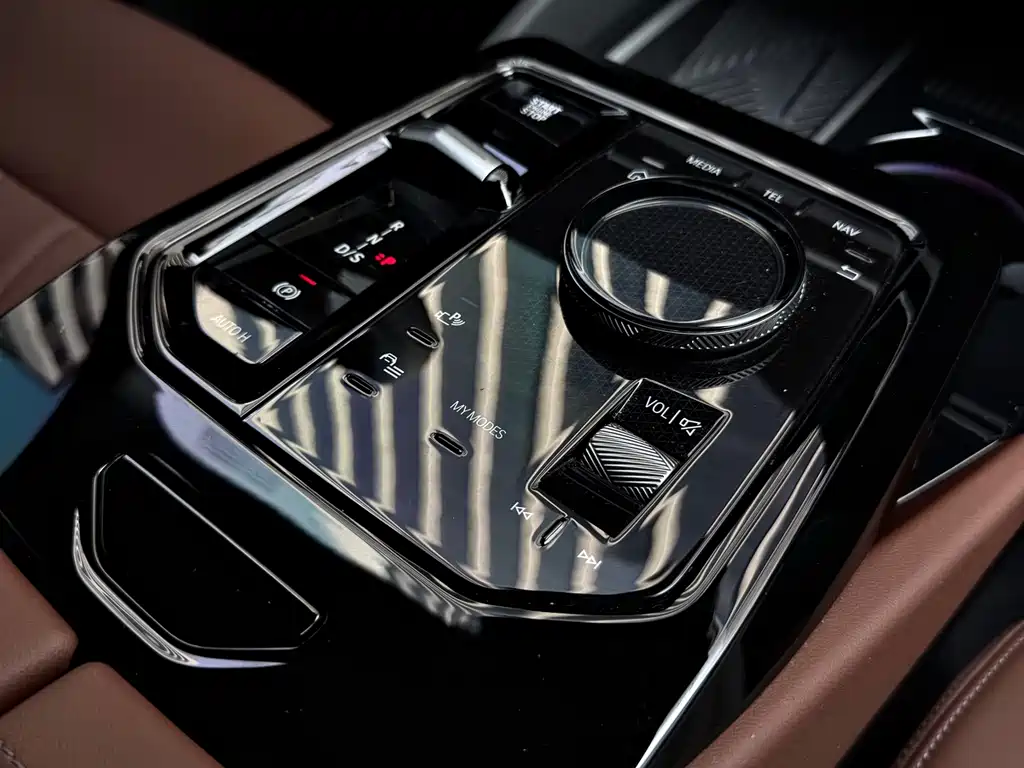 BMW 5 Series 2024 — фото 13