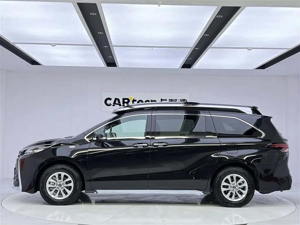 Toyota Granvia — фото 8