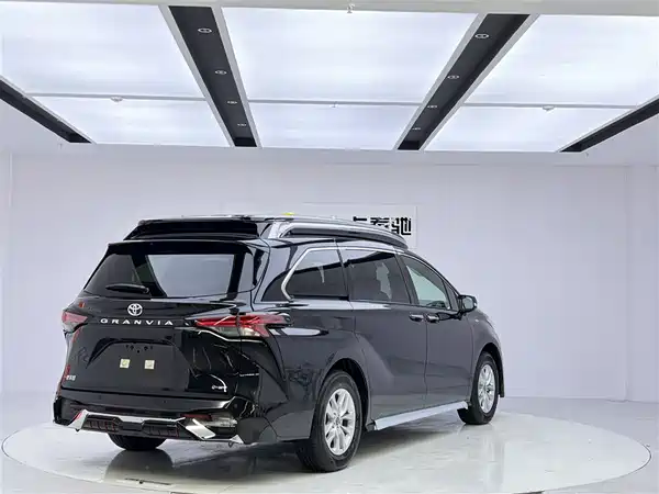 Toyota Granvia 2024