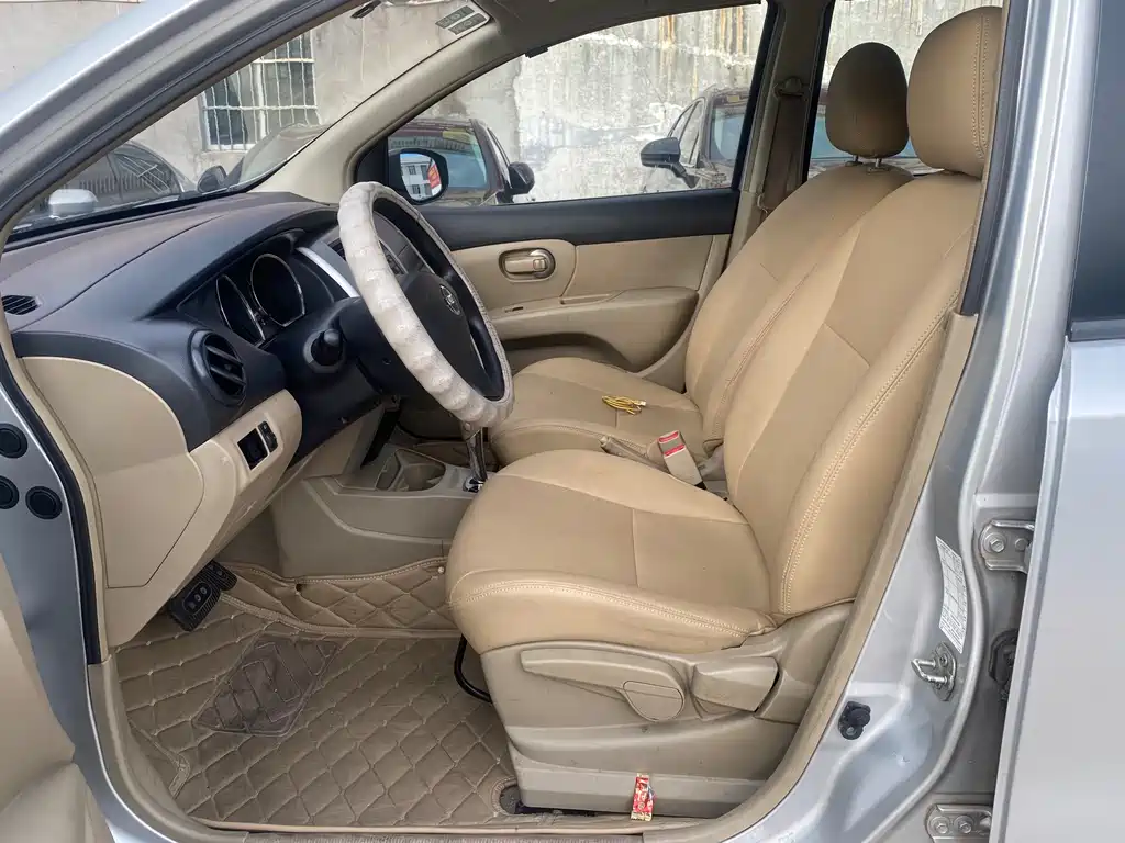 Nissan Livina 2016