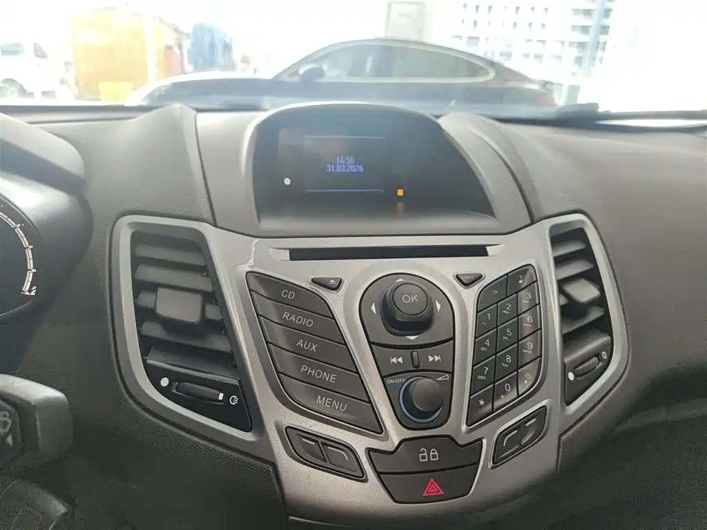 Ford Fiesta 2015 — фото 13