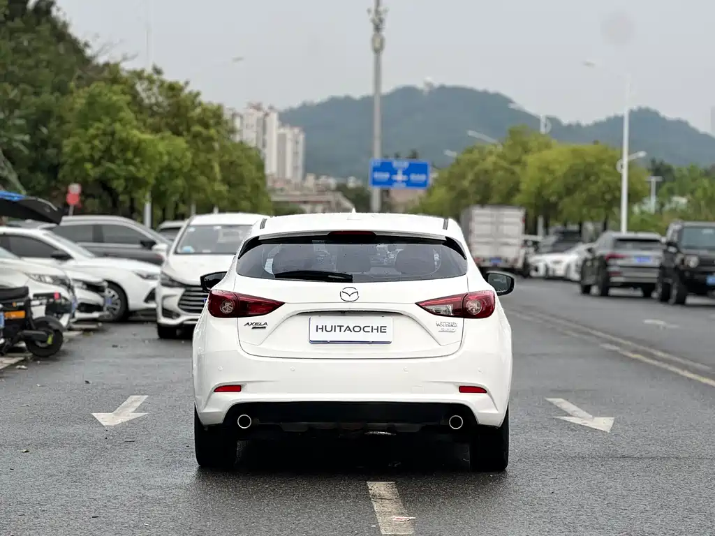Mazda 3 Axela 2017 — фото 13