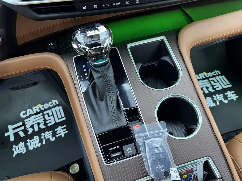 Toyota Granvia — фото 26
