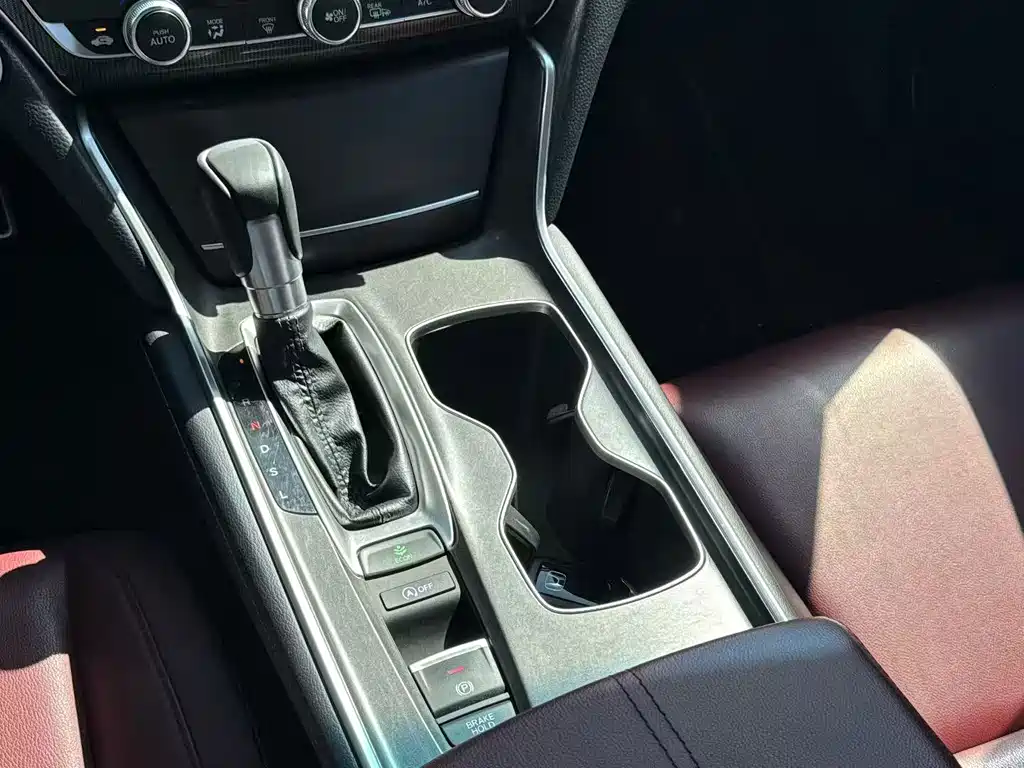 Honda Accord 2022 — фото 6