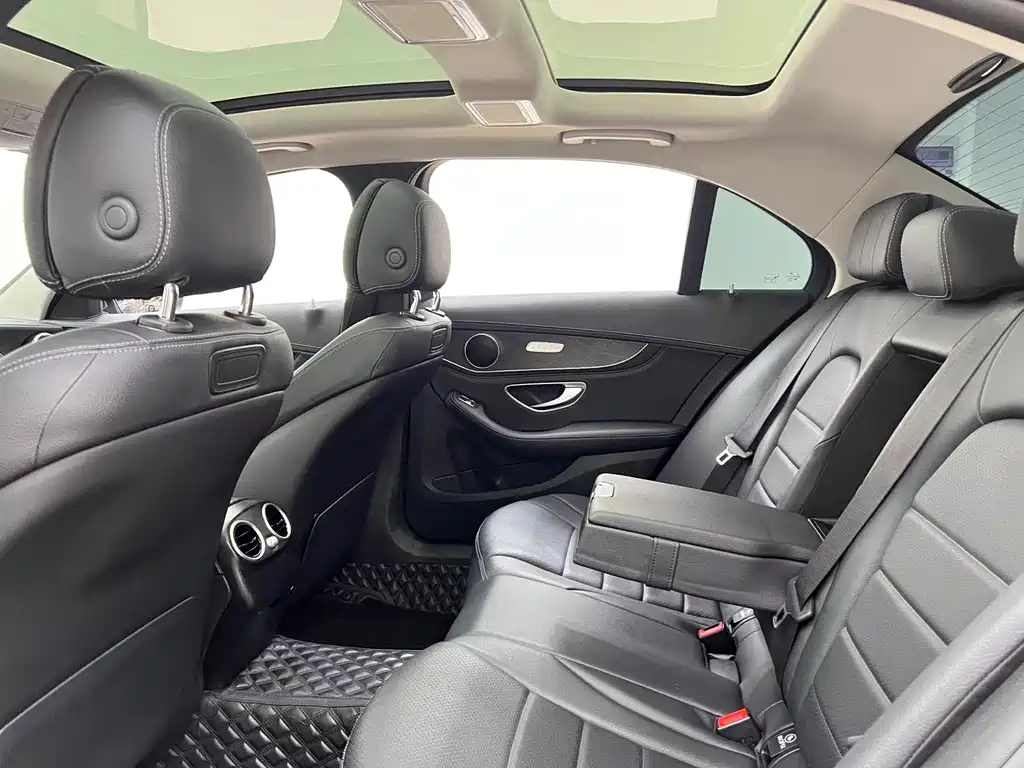 Mercedes-Benz C-Class 2018 — фото 17