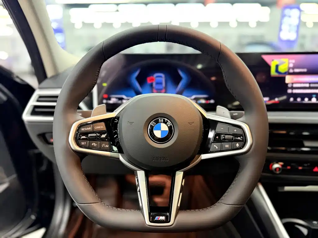 BMW 3 Series 2025 — фото 12