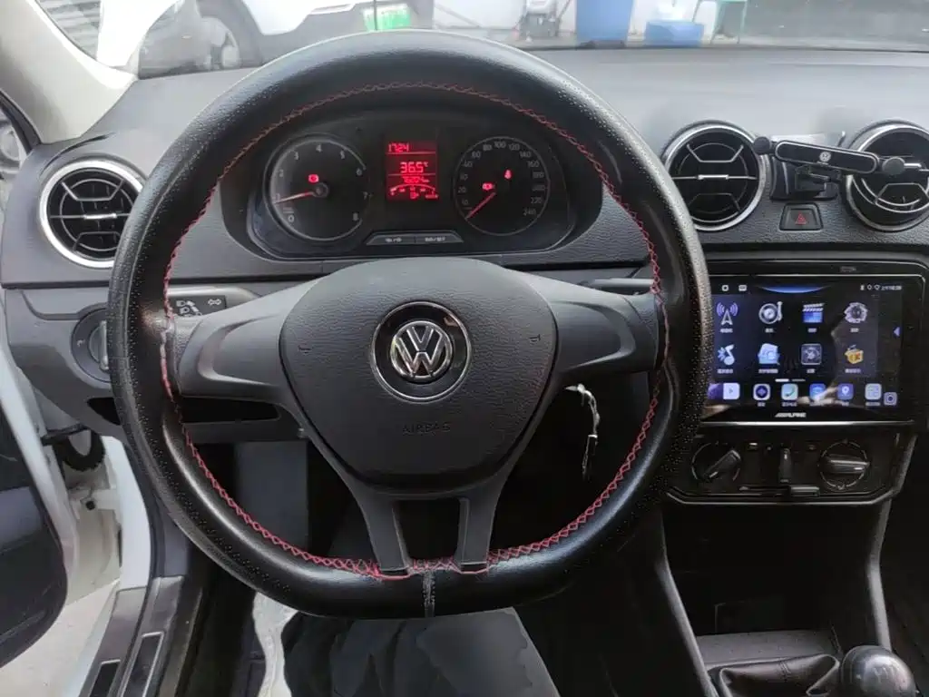 Volkswagen Jetta 2017 — фото 11