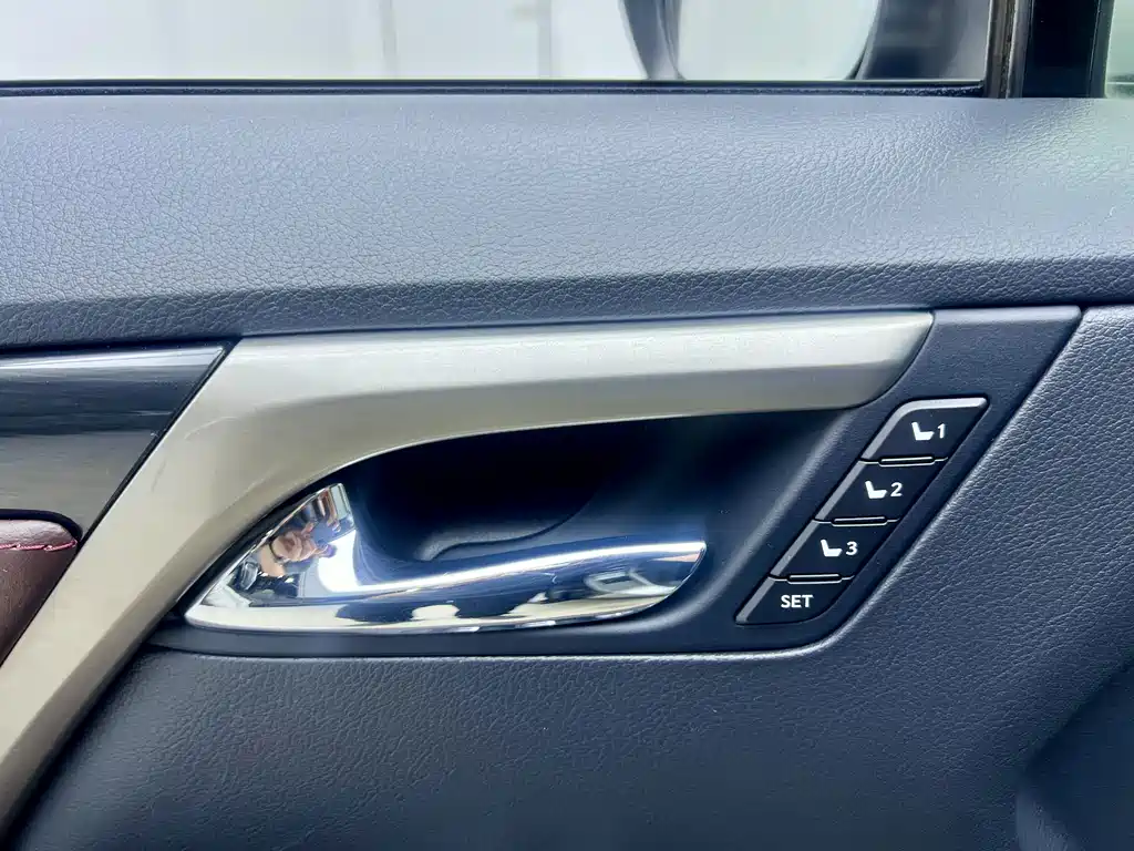 Lexus RX 2022 — фото 30
