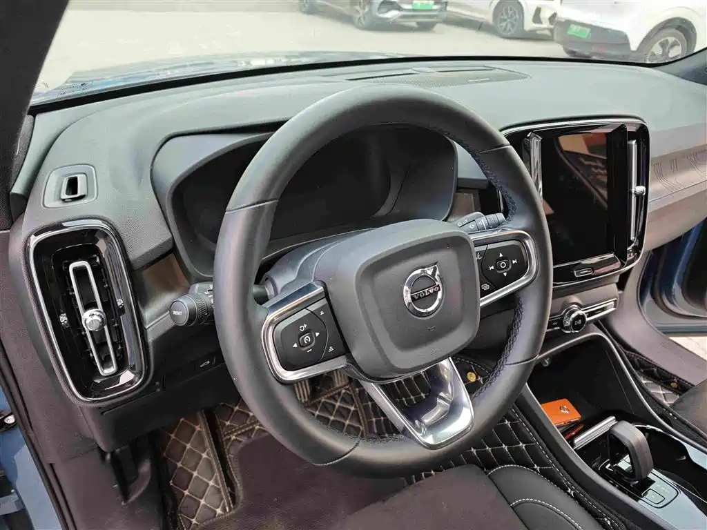 Volvo C40 2023 — фото 13