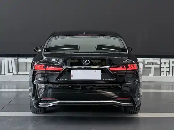 Lexus LS 2021