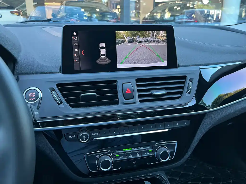 BMW 1 Series 2019 — фото 14