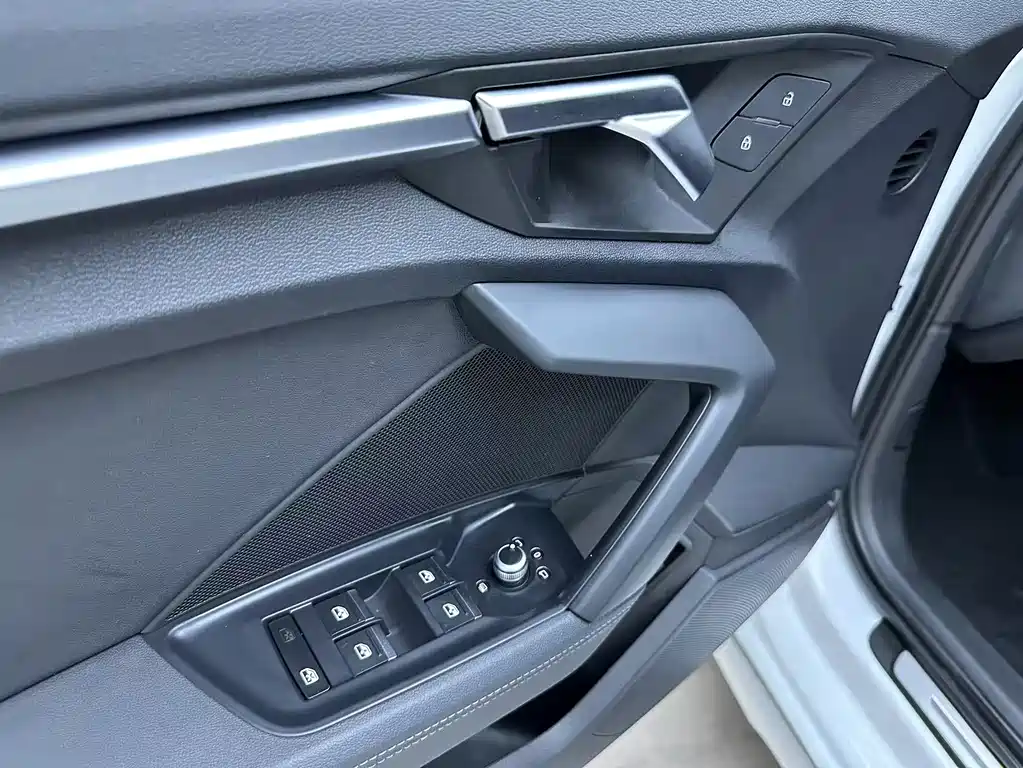 Audi A3 2023 — фото 10