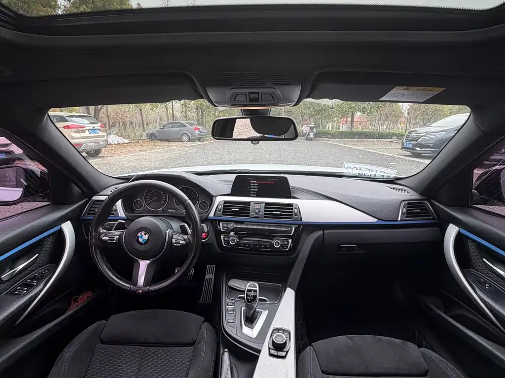 BMW 3 Series 2018 — фото 6