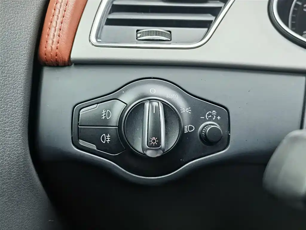 Audi A4L 2015 — фото 21