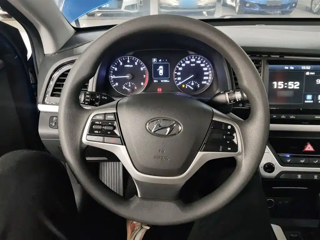 Hyundai Elantra 2016 — фото 11