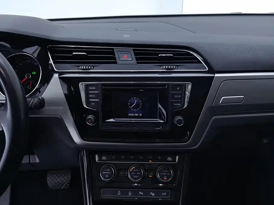 Volkswagen Touran 2017 — фото 13